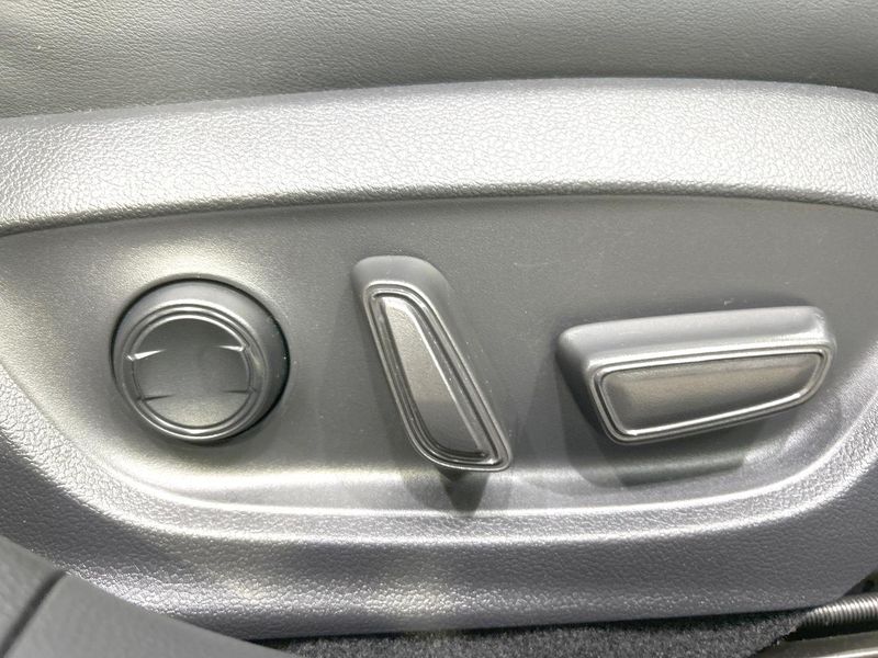 2023 Toyota Prius 6AA-MXWH60 (UW-6a9f7e417c2d4)[8]