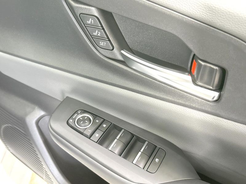 2023 Toyota Prius 6AA-MXWH60 (UW-6a9f7e417c2d4)[19]