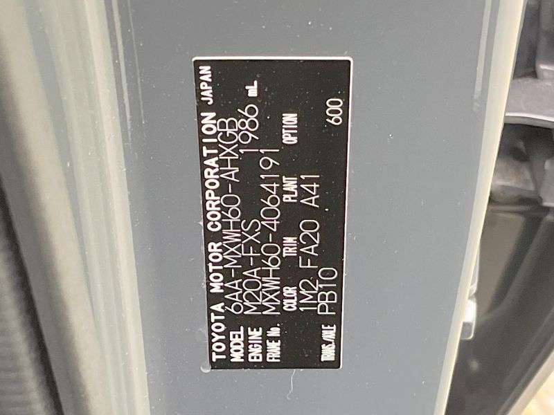 2024 Toyota Prius 6AA-MXWH60 (UW-6a9f7e439ff3c)[1]
