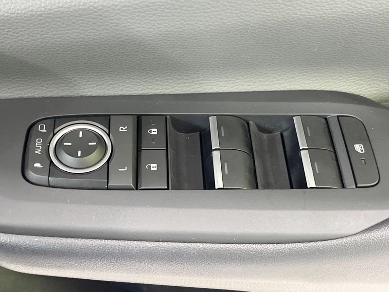 2025 Toyota Prius 6AA-MXWH60 (UW-6a9f7e4690fb2)[24]