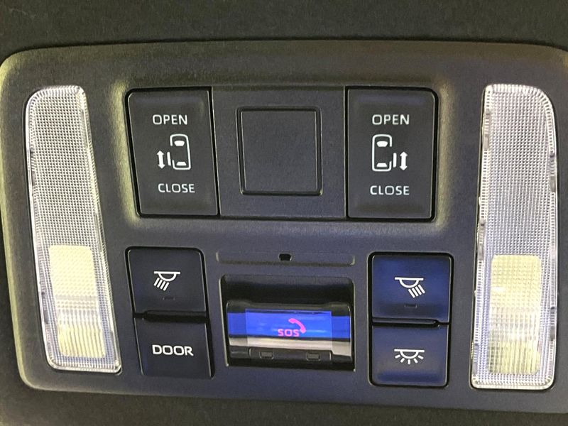 2023 Toyota Voxy 6BA-MZRA90W (UW-6a9f7e502c849)[22]
