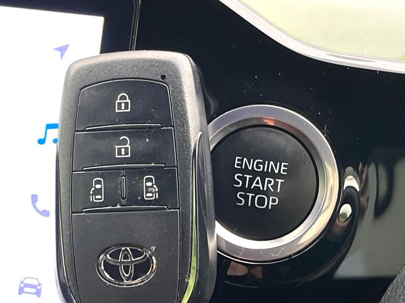 2023 Toyota Voxy 6BA-MZRA90W (UW-6a9f7e502c849)[10]