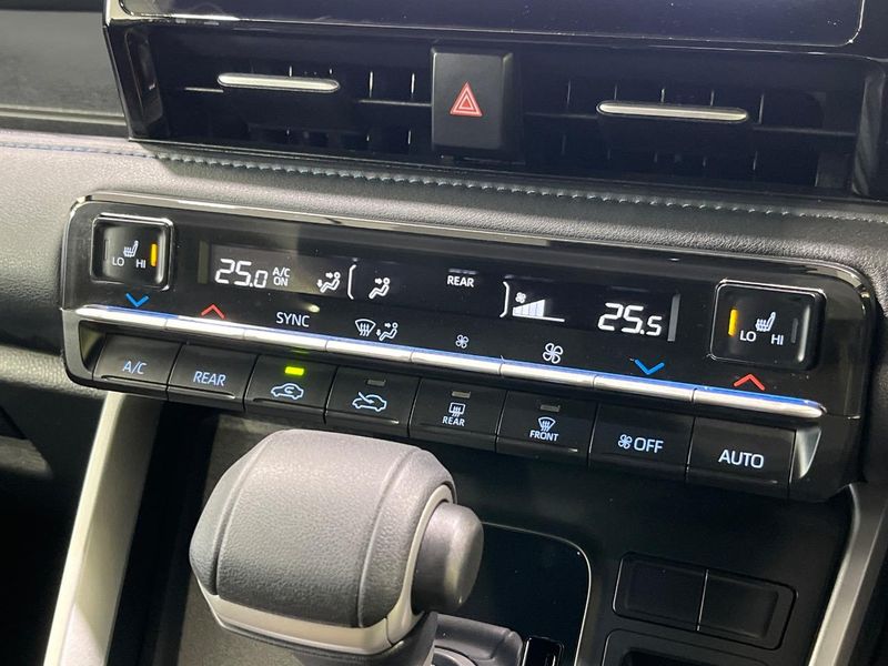 2023 Toyota Voxy 6BA-MZRA90W (UW-6a9f7e50460c4)[29]
