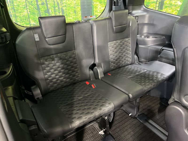 2023 Toyota Voxy 6BA-MZRA90W (UW-6a9f7e50460c4)[19]