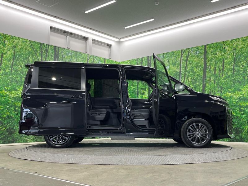 2023 Toyota Voxy 6BA-MZRA95W (UW-6a9f7e562b7bd)[25]