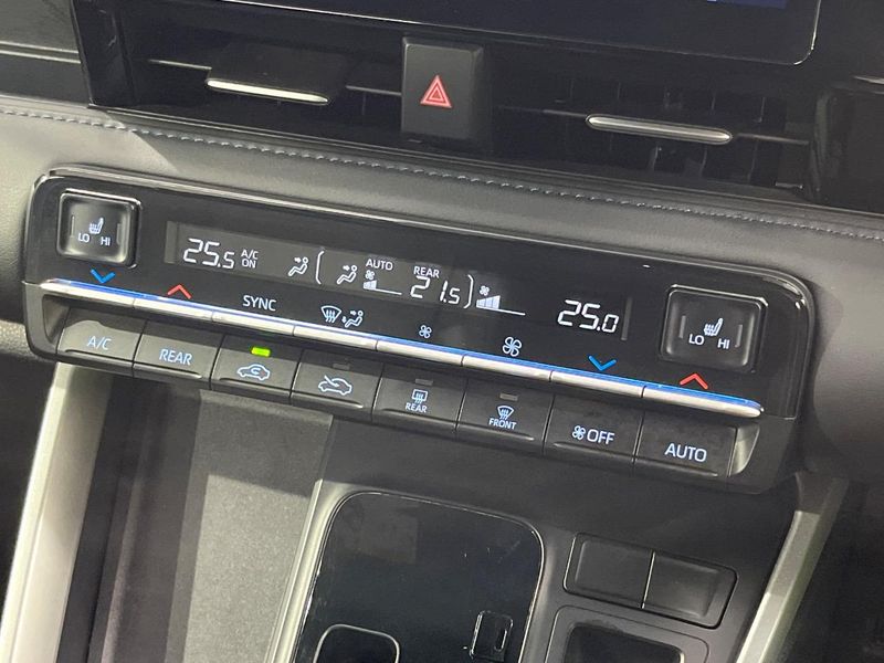 2023 Toyota Voxy 6BA-MZRA95W (UW-6a9f7e562b7bd)[16]