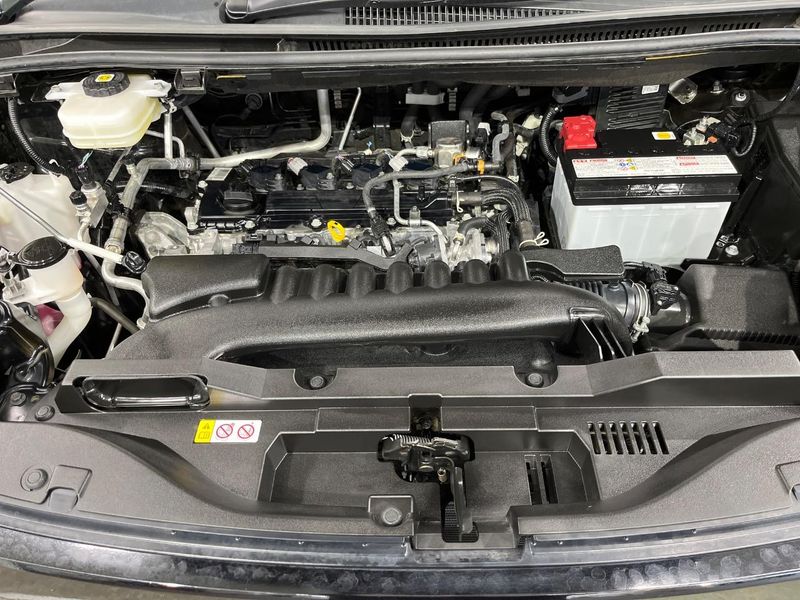 2023 Toyota Voxy 6BA-MZRA95W (UW-6a9f7e562b7bd)[4]