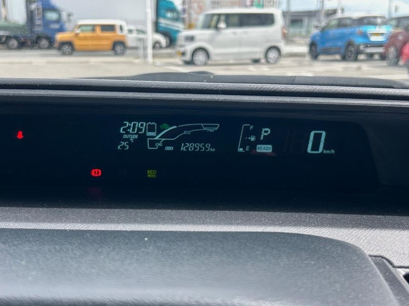 2014 Toyota Aqua DAA-NHP10 (UW-6a9f7e5fc8e27)[26]