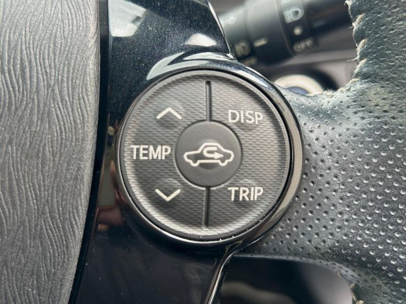 2014 Toyota Aqua DAA-NHP10 (UW-6a9f7e5fc8e27)[12]