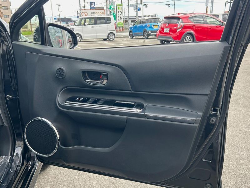 2014 Toyota Aqua DAA-NHP10 (UW-6a9f7e5fc8e27)[8]
