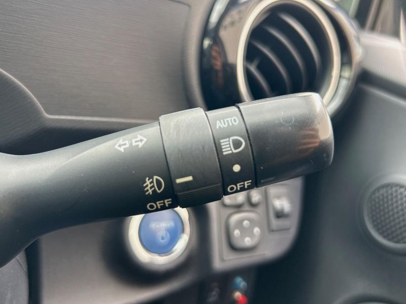 2014 Toyota Aqua DAA-NHP10 (UW-6a9f7e5fc8e27)[14]
