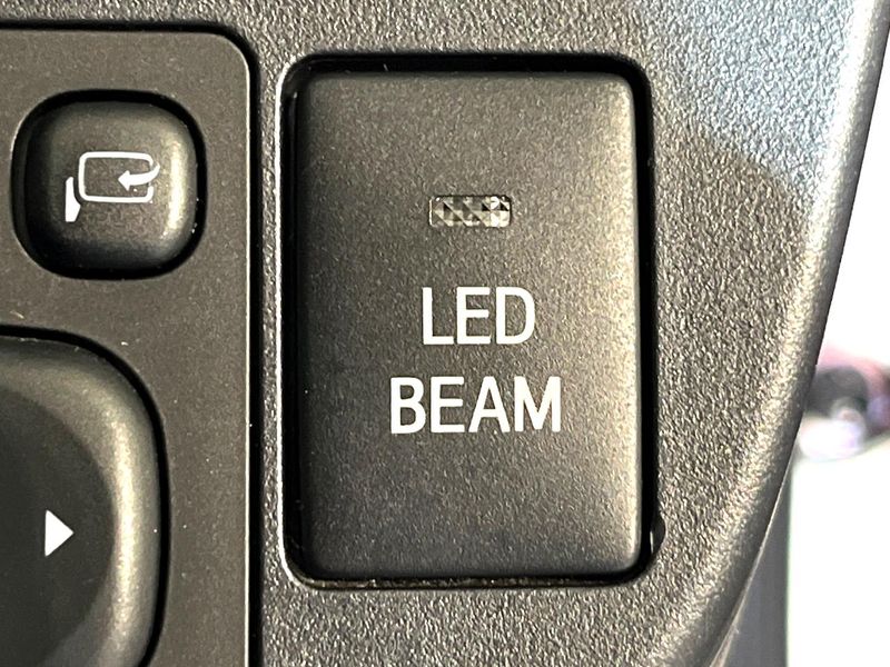 2015 Toyota Aqua DAA-NHP10 (UW-6a9f7e6031602)[8]
