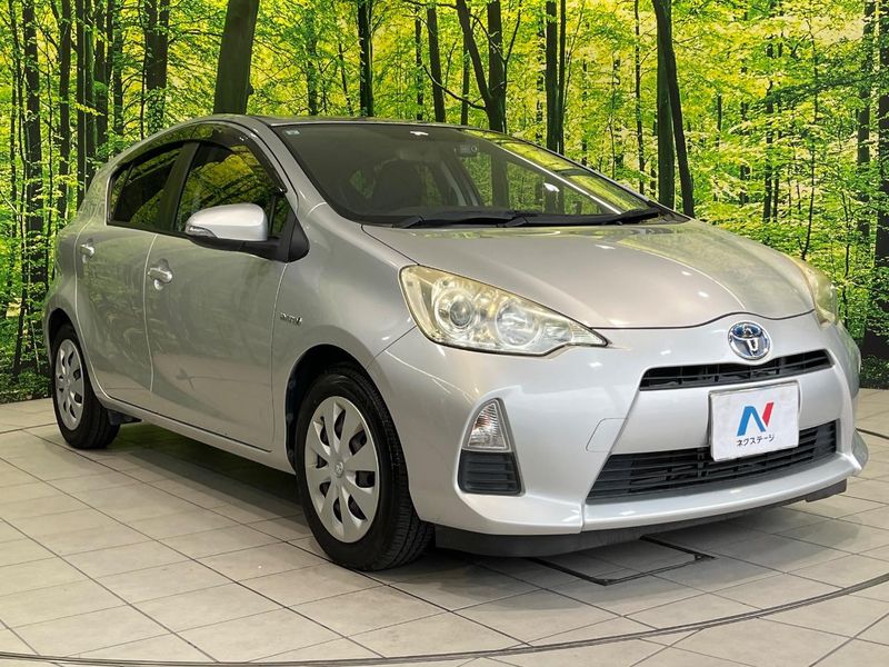 2013 Toyota Aqua DAA-NHP10 (UW-6a9f7e657b7d4)[18]