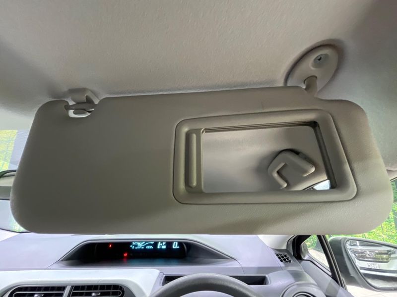 2014 Toyota Aqua DAA-NHP10 (UW-6a9f7e66bc976)[22]