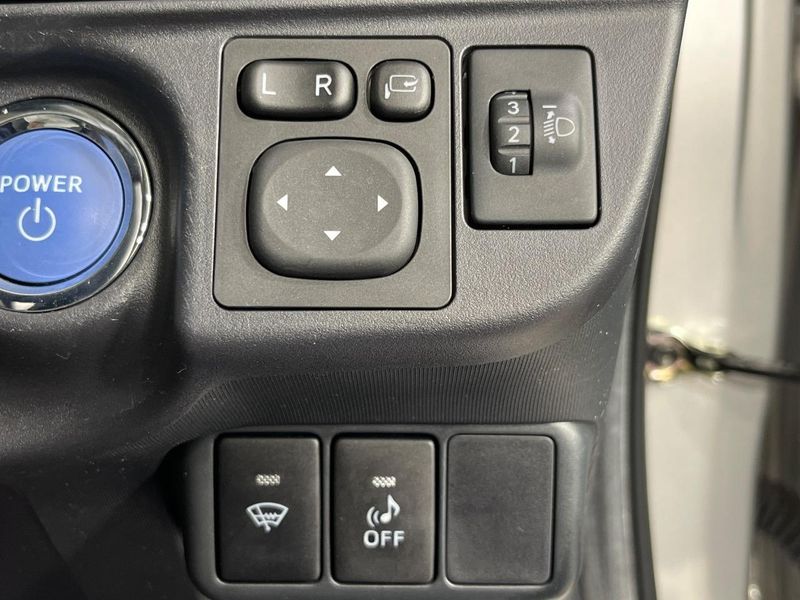 2014 Toyota Aqua DAA-NHP10 (UW-6a9f7e66bc976)[12]
