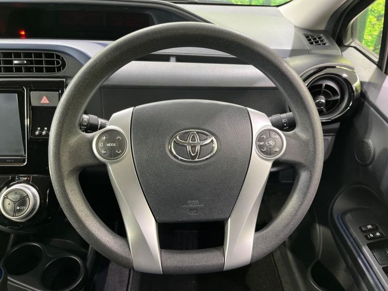 2015 Toyota Aqua DAA-NHP10 (UW-6a9f7e6861437)[26]