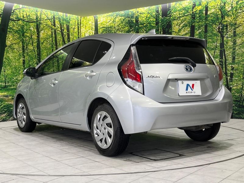 2015 Toyota Aqua DAA-NHP10 (UW-6a9f7e6861437)[16]