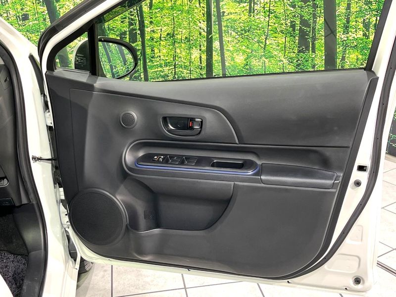 2015 Toyota Aqua DAA-NHP10 (UW-6a9f7e68a70b6)[25]