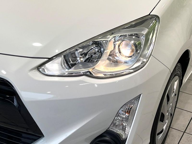 2015 Toyota Aqua DAA-NHP10 (UW-6a9f7e68a70b6)[13]