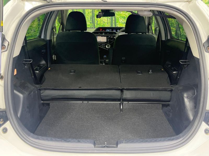 2016 Toyota Aqua DAA-NHP10 (UW-6a9f7e6b1ccb0)[24]
