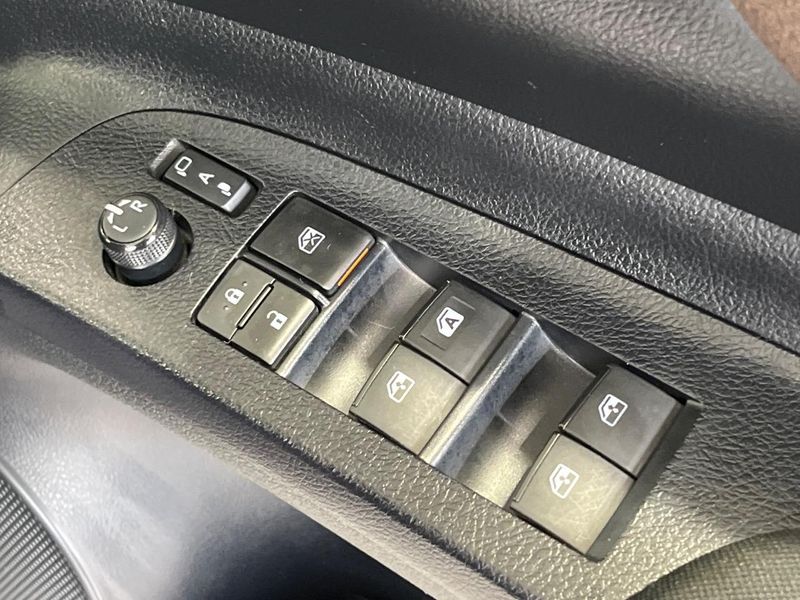2019 Toyota Sienta 6AA-NHP170G (UW-6a9f7e73777bc)[25]