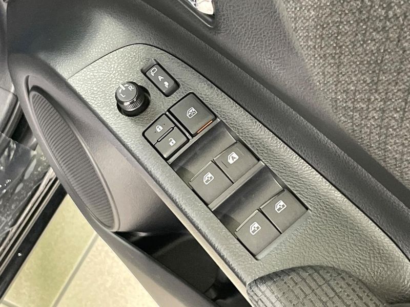 2019 Toyota Sienta 6AA-NHP170G (UW-6a9f7e7444df5)[23]