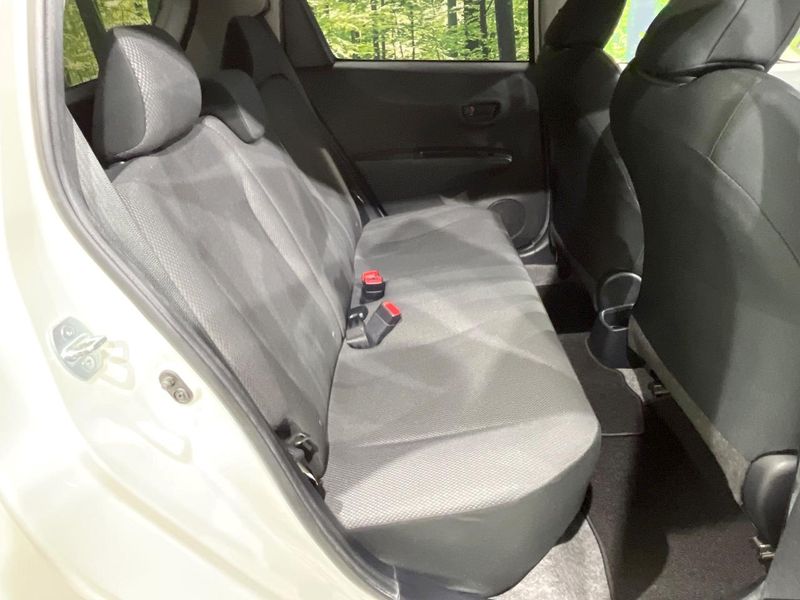 2013 Toyota Vitz DBA-NSP135 (UW-6a9f7e78aaf5a)[24]
