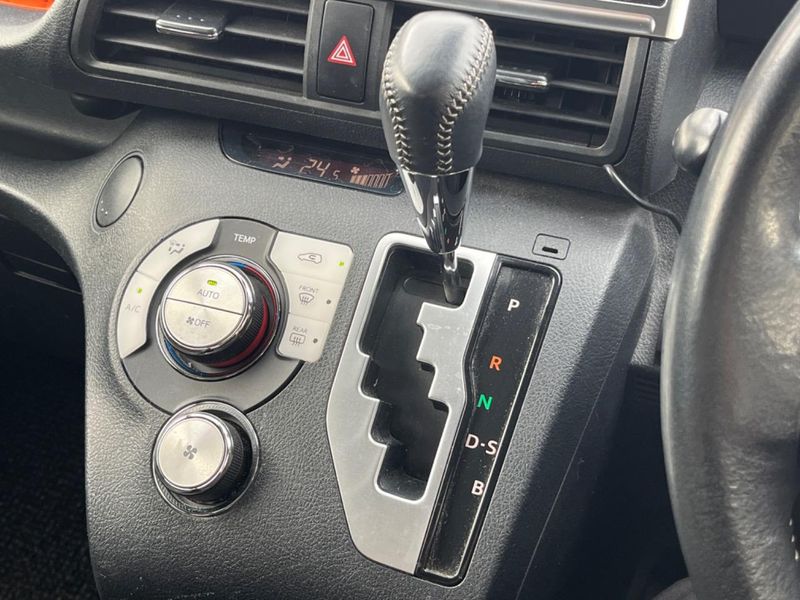 2020 Toyota Sienta DBA-NSP170G (UW-6a9f7e80b2485)[12]