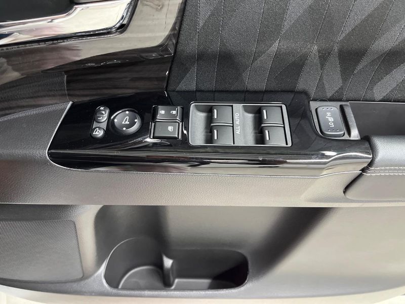 2017 Honda Odyssey Hybrid 6AA-RC4 (UW-6a9f7e8db7aaf)[22]