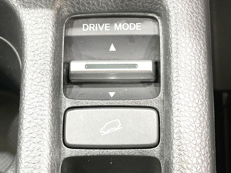 2024 Honda Vezel 6AA-RV5 (UW-6a9f7eab3f695)[27]