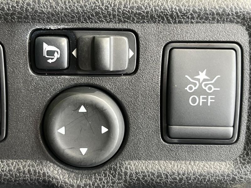 2020 Nissan Note DAA-SNE12 (UW-6a9f7ecfd600d)[24]