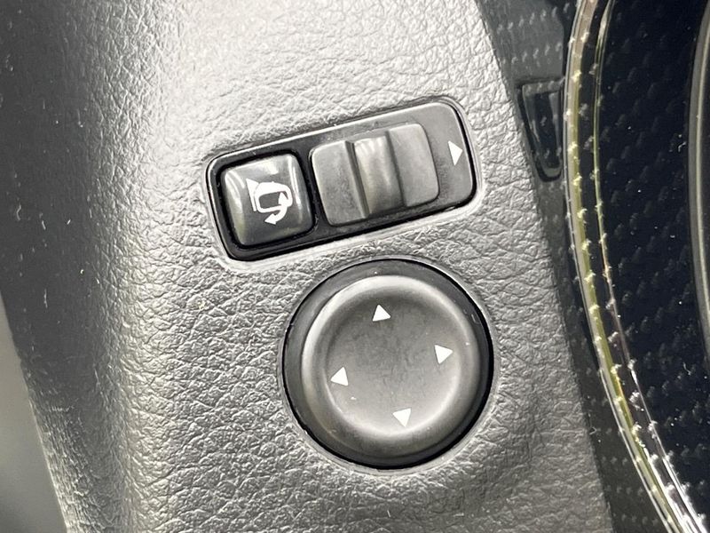 2017 Nissan X-Trail DBA-T32 (UW-6a9f7ed487584)[17]