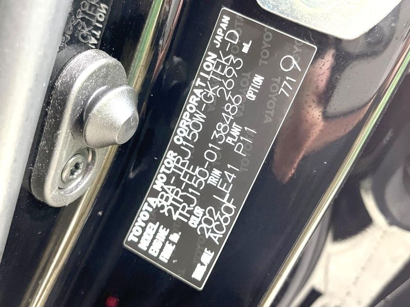 2022 Toyota Land Cruiser Prado 3BA-TRJ150W (UW-6a9f7edee0ee2)[1]