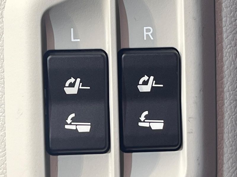 2023 Toyota Land Cruiser Prado 3BA-TRJ150W (UW-6a9f7ee2bab73)[25]