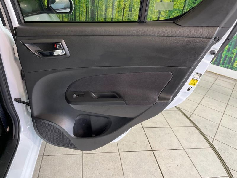 2011 Suzuki Swift DBA-ZC72S (UW-6a9f7f2518193)[23]