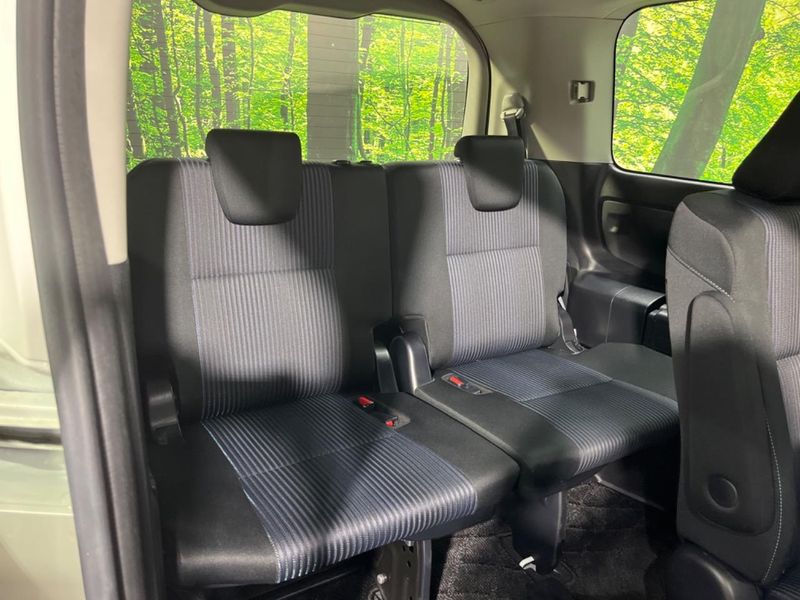 2016 Toyota Noah DBA-ZRR80W (UW-6a9f7f348cb1c)[28]