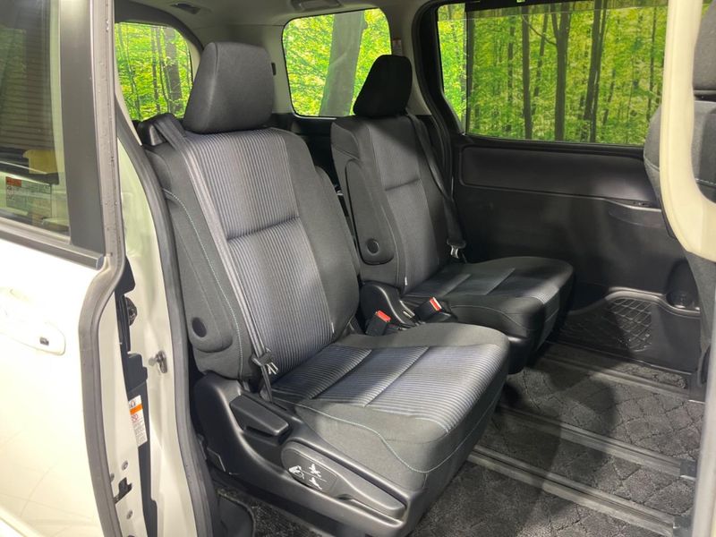 2016 Toyota Noah DBA-ZRR80W (UW-6a9f7f348cb1c)[29]