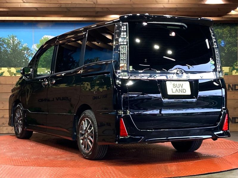 2017 Toyota Voxy DBA-ZRR80W (UW-6a9f7f3661c8e)[18]