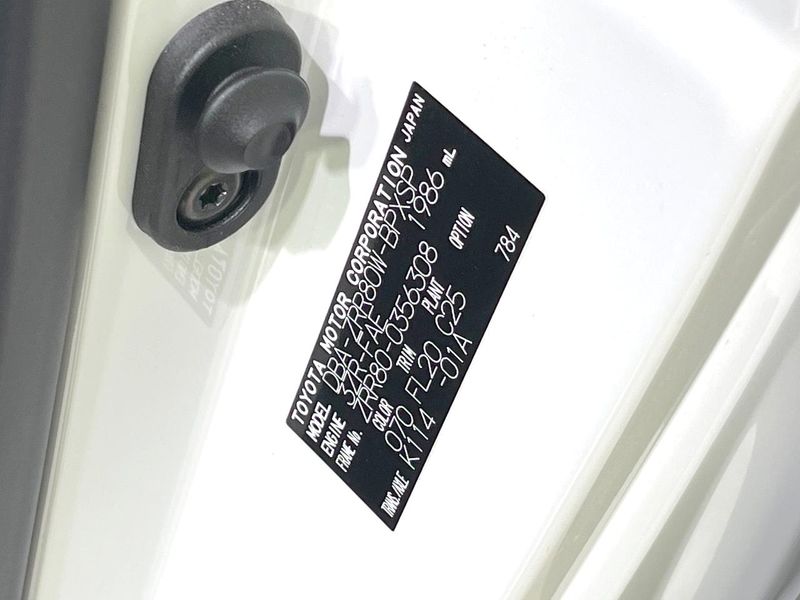 2017 Toyota Voxy DBA-ZRR80W (UW-6a9f7f37684a0)[1]