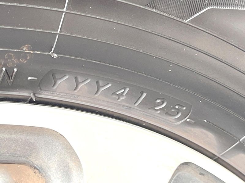 2019 Toyota Esquire DBA-ZRR80G (UW-6a9f7f3c40dca)[24]