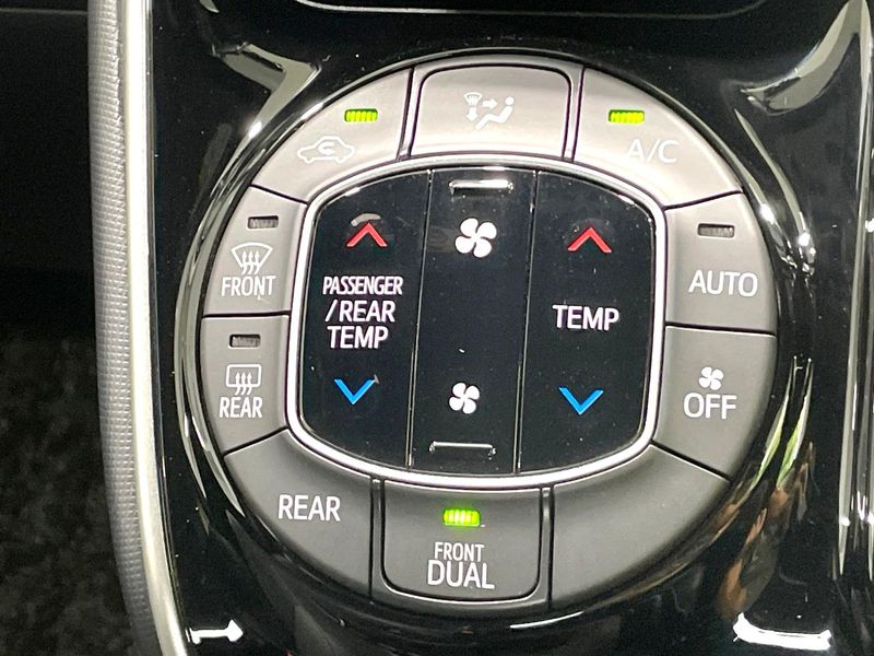 2021 Toyota Voxy 3BA-ZRR80W (UW-6a9f7f3fb9fa9)[27]