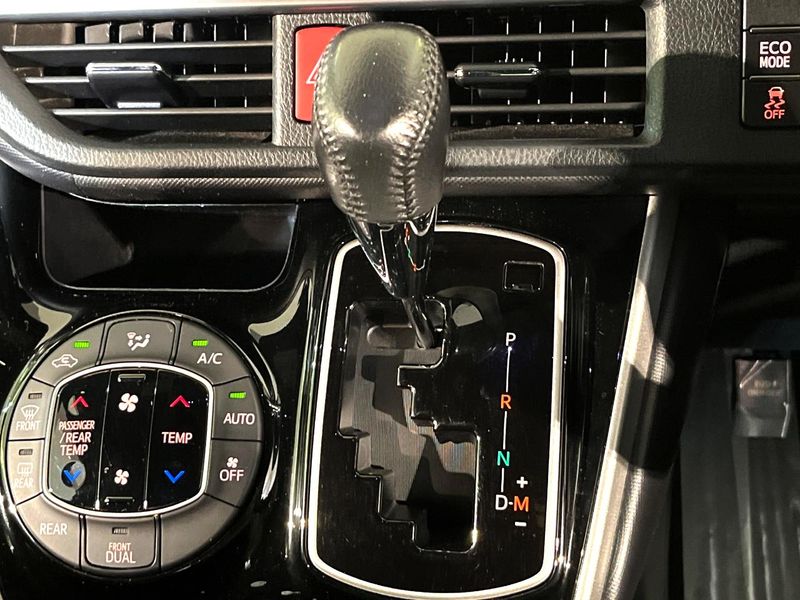 2018 Toyota Voxy DBA-ZRR85W (UW-6a9f7f41f1a76)[20]