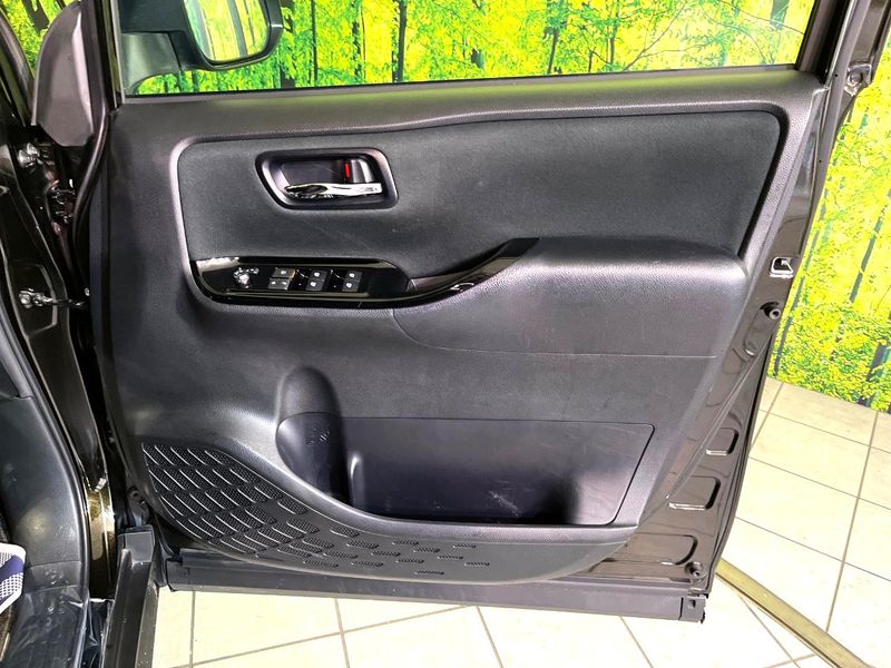 2018 Toyota Voxy DBA-ZRR85W (UW-6a9f7f41f1a76)[9]