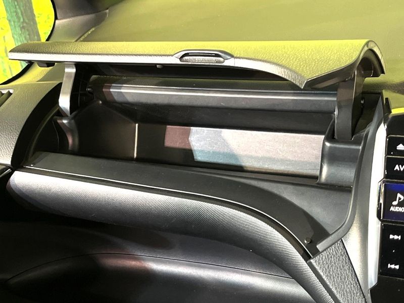 2018 Toyota Voxy DBA-ZRR85W (UW-6a9f7f41f1a76)[22]