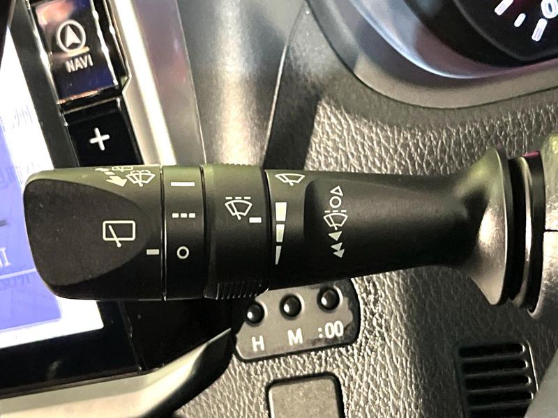 2018 Toyota Voxy DBA-ZRR85W (UW-6a9f7f41f1a76)[29]