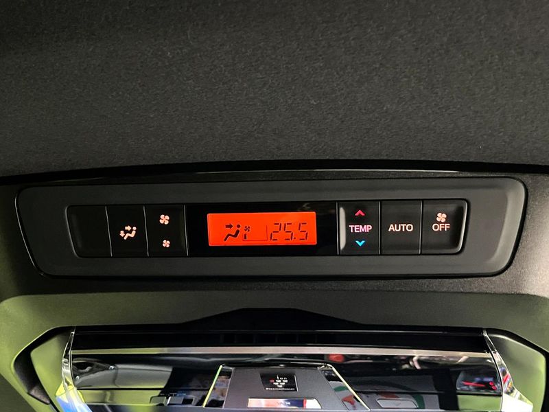 2018 Toyota Voxy DBA-ZRR85W (UW-6a9f7f41f1a76)[8]