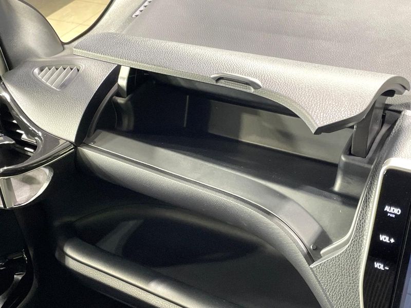 2018 Toyota Voxy DBA-ZRR85W (UW-6a9f7f427cddc)[14]
