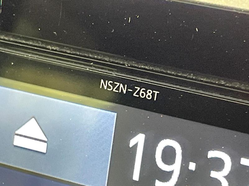 2018 Toyota Voxy DBA-ZRR85W (UW-6a9f7f427cddc)[18]