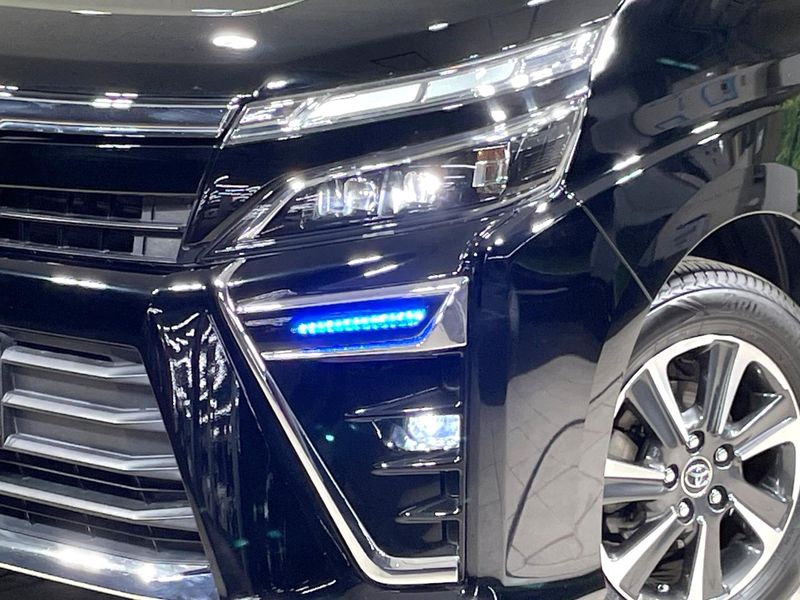 2018 Toyota Voxy DBA-ZRR85W (UW-6a9f7f427cddc)[8]