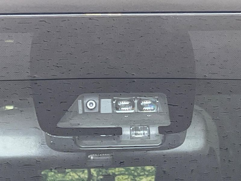 2018 Toyota Noah DBA-ZRR85W (UW-6a9f7f428a7c4)[18]